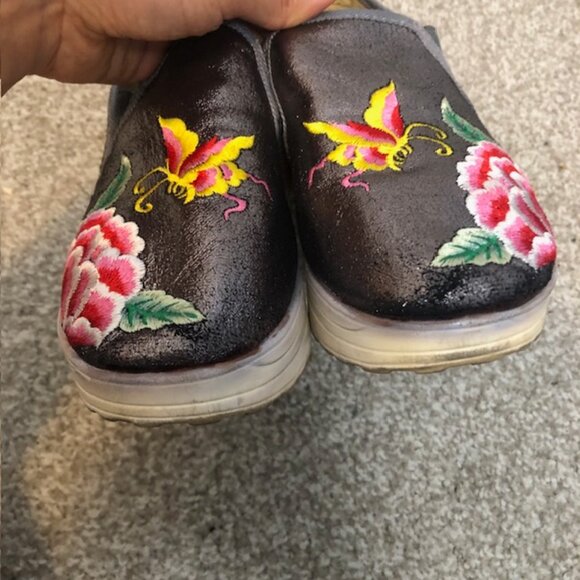 Brash Silver Floral Embroidered Slip-On Flats – Size 7.5 - Picture 6 of 7